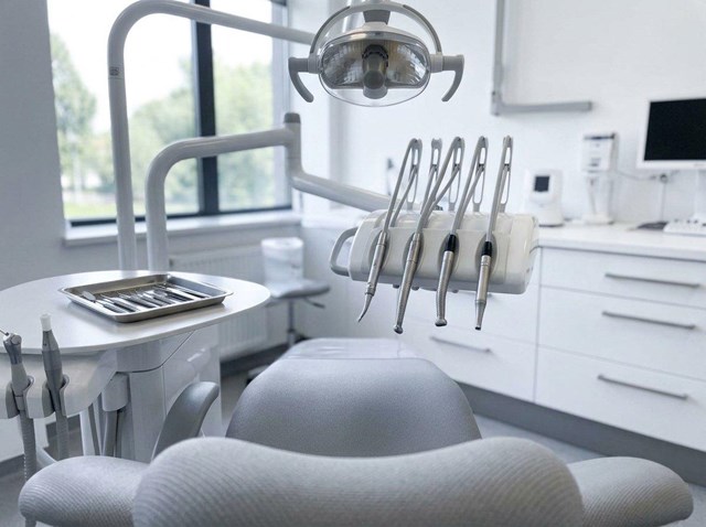 Frena la piorrea a tiempo: periodontitis en Pontevedra - Imagen 1