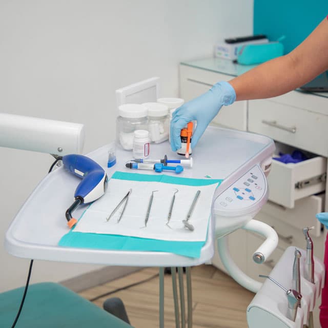 Equipo de dentistas multidisciplinar en clínica de Vigo