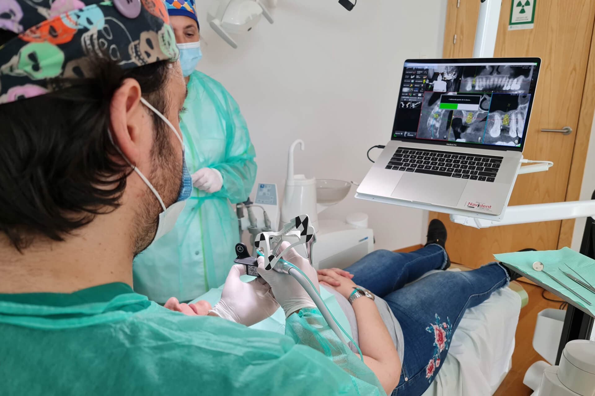 Implantes dentales con cirugía guiada en Vigo en C Dovaz